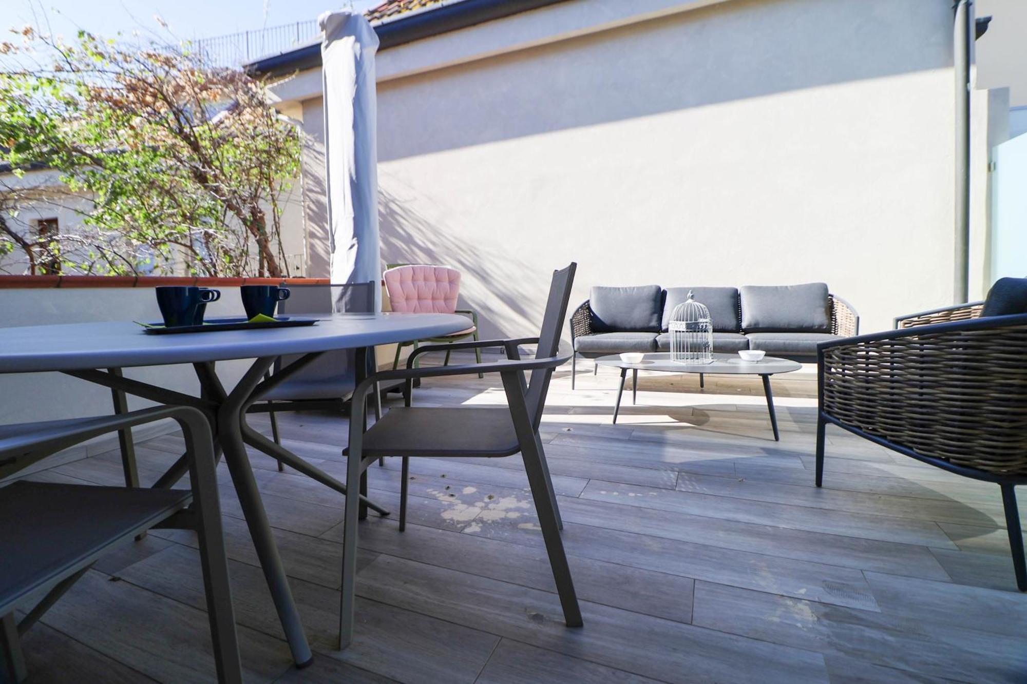 Vicolo Dei Signori Apartment เดเซนซาโนเดลการ์ดา ภายนอก รูปภาพ