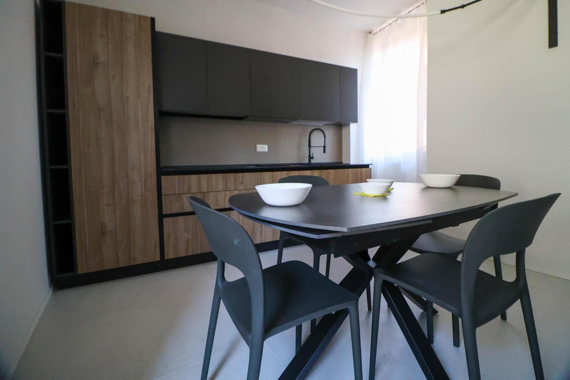 Vicolo Dei Signori Apartment เดเซนซาโนเดลการ์ดา ภายนอก รูปภาพ
