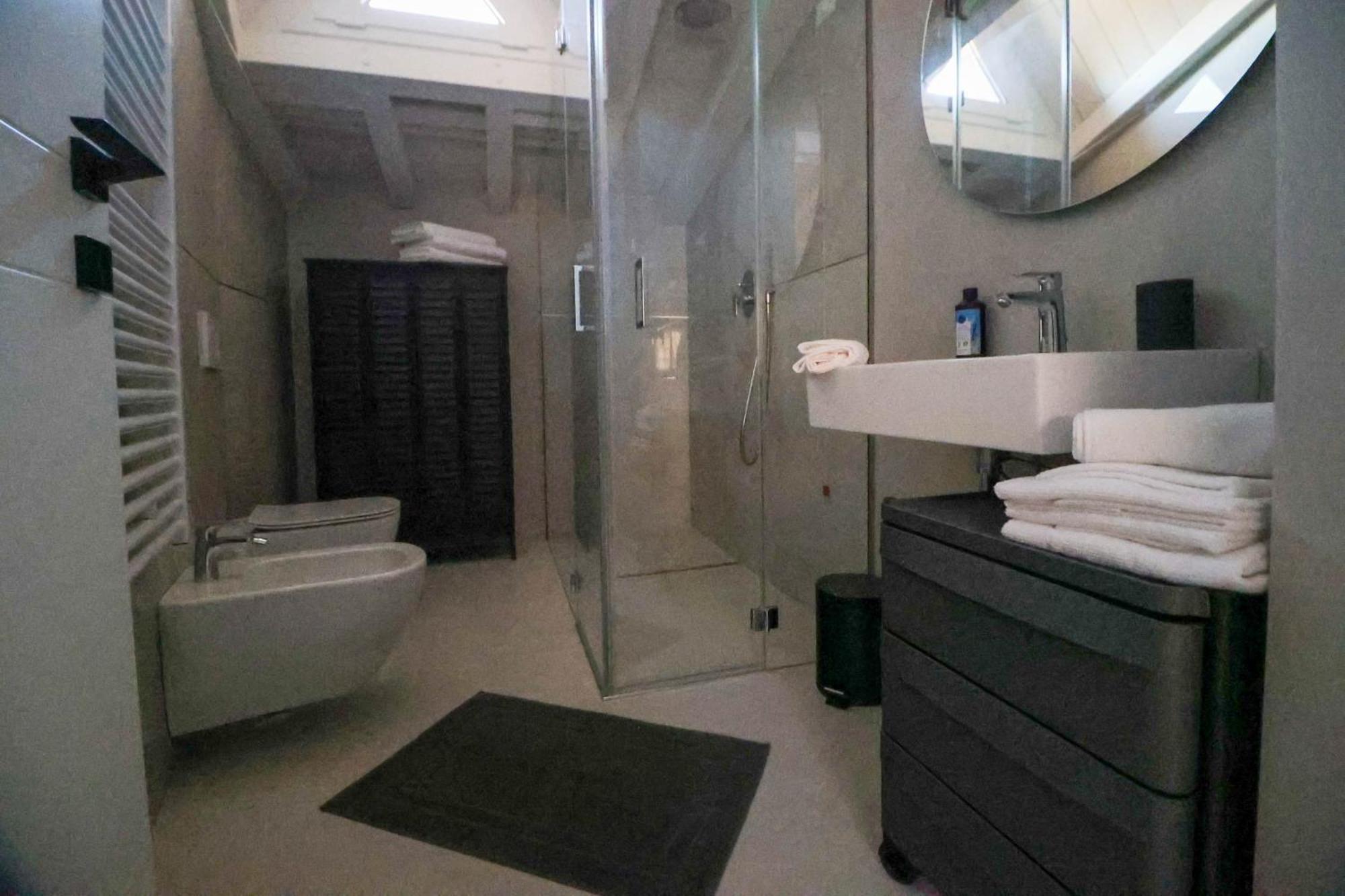Vicolo Dei Signori Apartment เดเซนซาโนเดลการ์ดา ภายนอก รูปภาพ