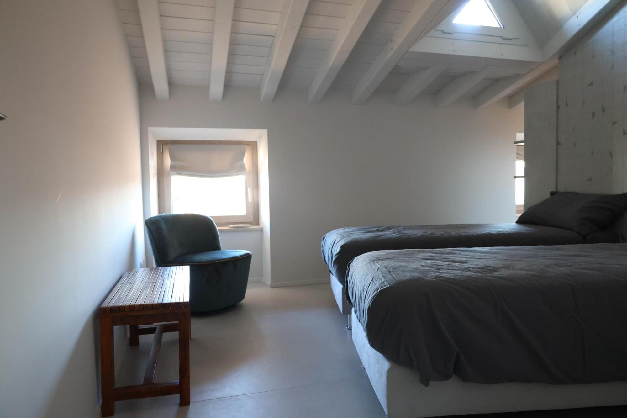 Vicolo Dei Signori Apartment เดเซนซาโนเดลการ์ดา ภายนอก รูปภาพ