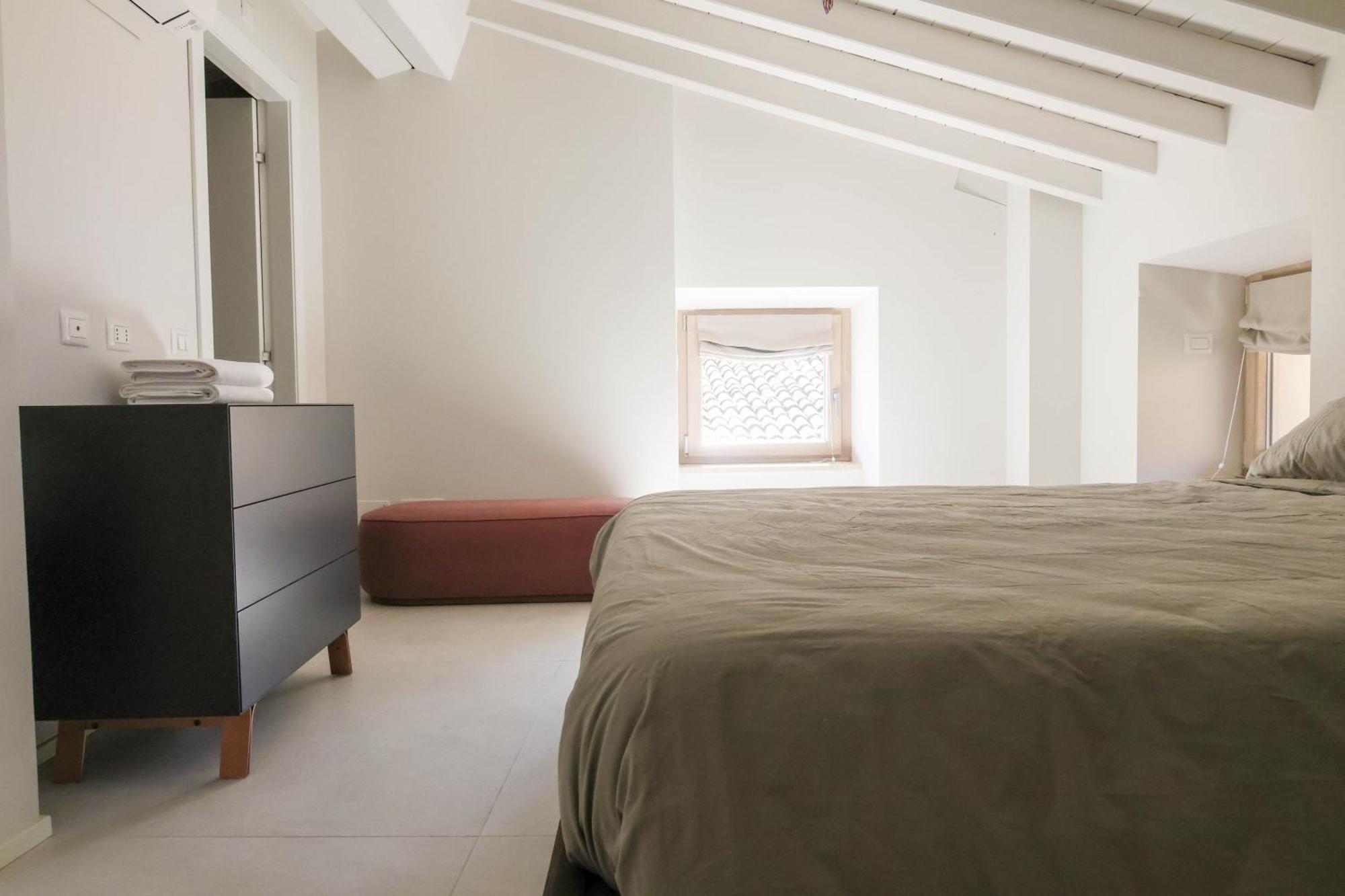 Vicolo Dei Signori Apartment เดเซนซาโนเดลการ์ดา ภายนอก รูปภาพ