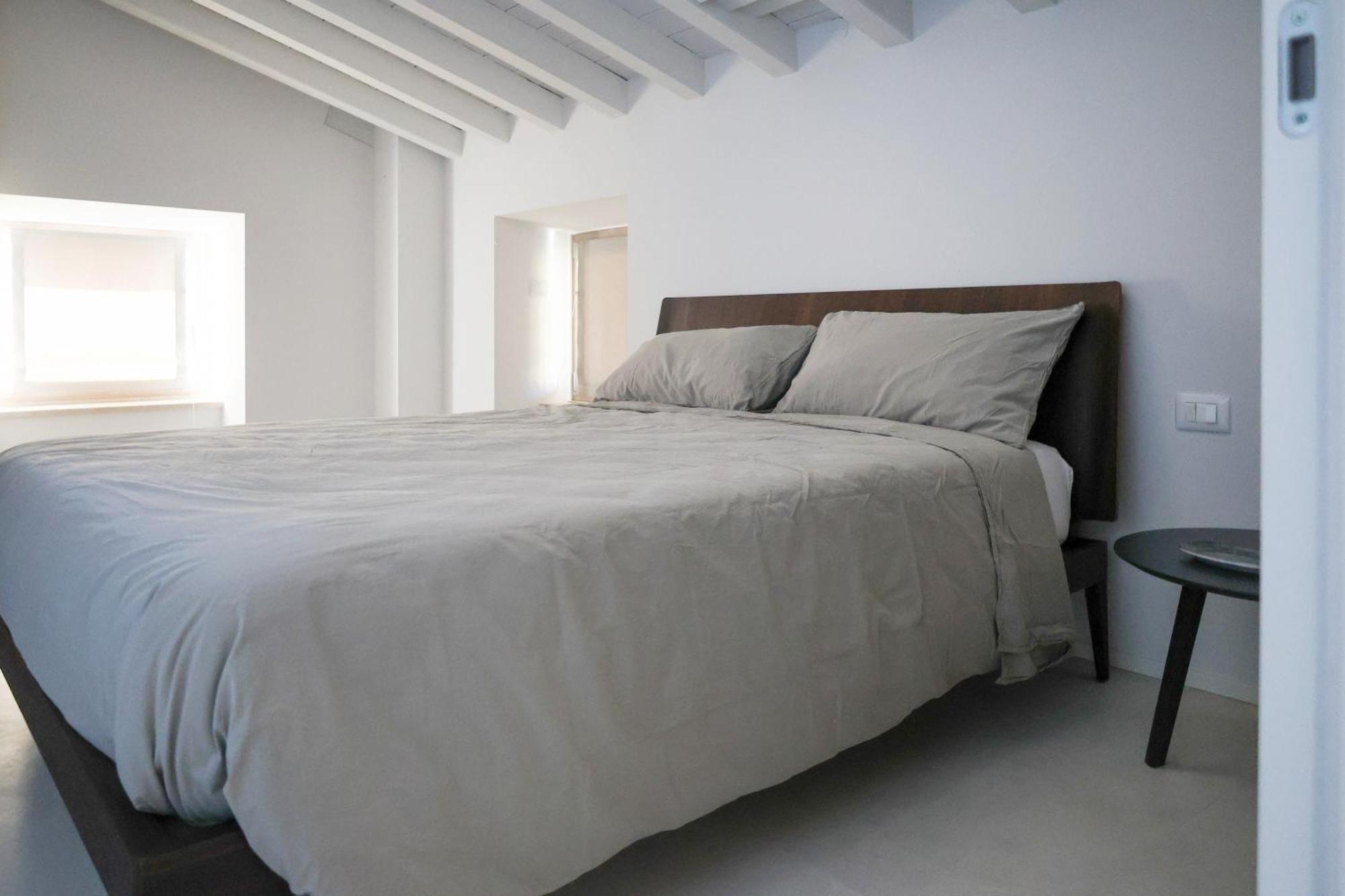 Vicolo Dei Signori Apartment เดเซนซาโนเดลการ์ดา ภายนอก รูปภาพ