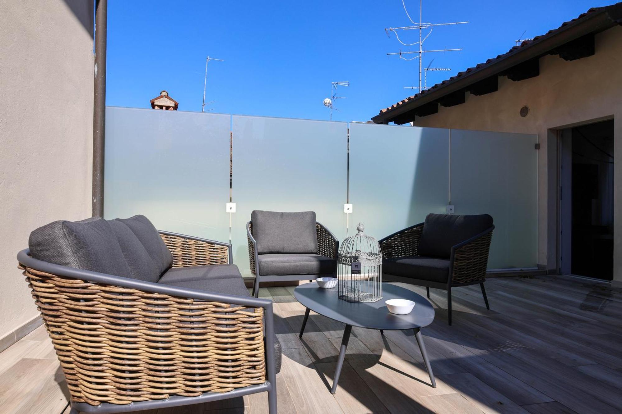 Vicolo Dei Signori Apartment เดเซนซาโนเดลการ์ดา ภายนอก รูปภาพ