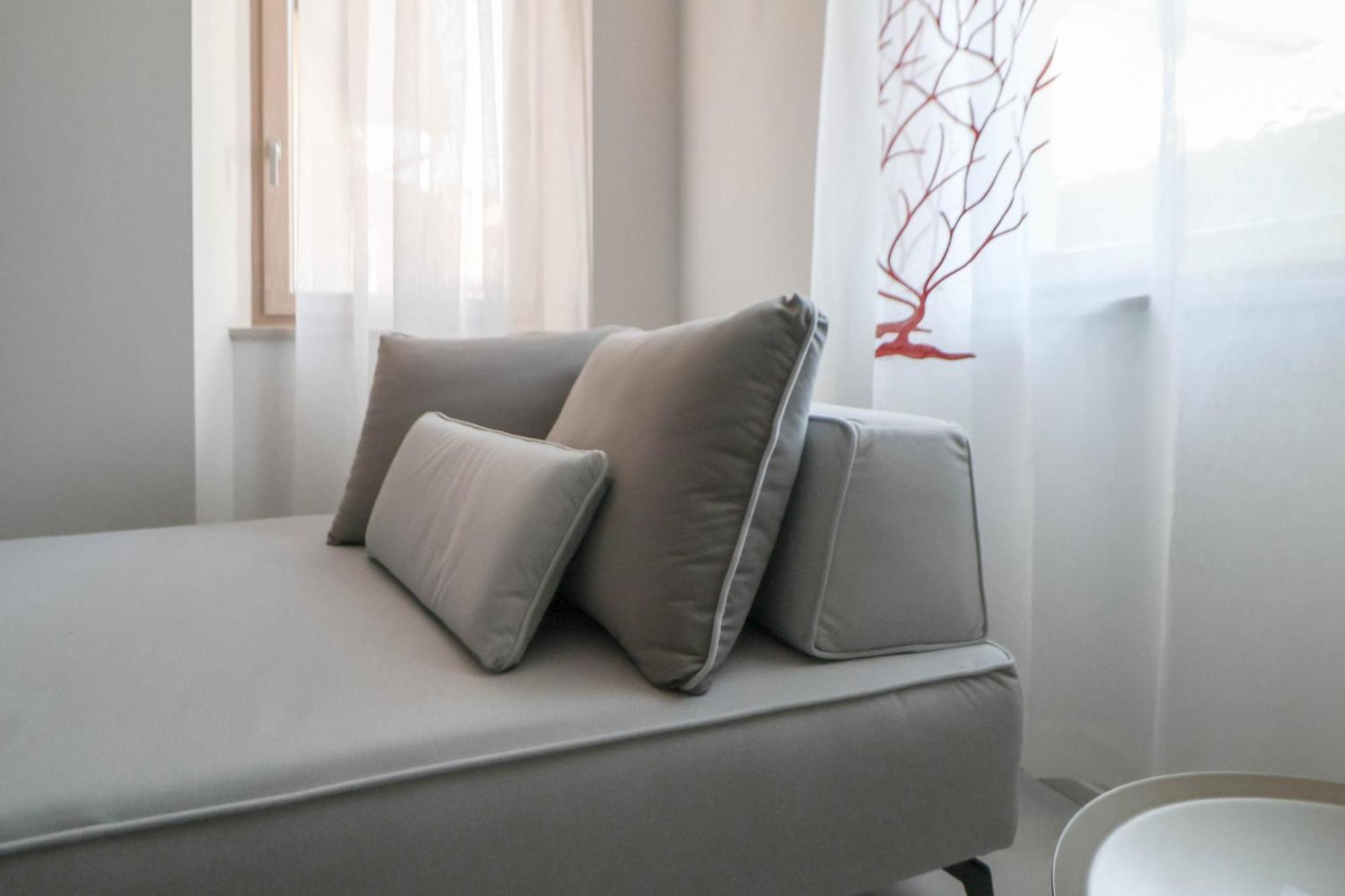 Vicolo Dei Signori Apartment เดเซนซาโนเดลการ์ดา ภายนอก รูปภาพ