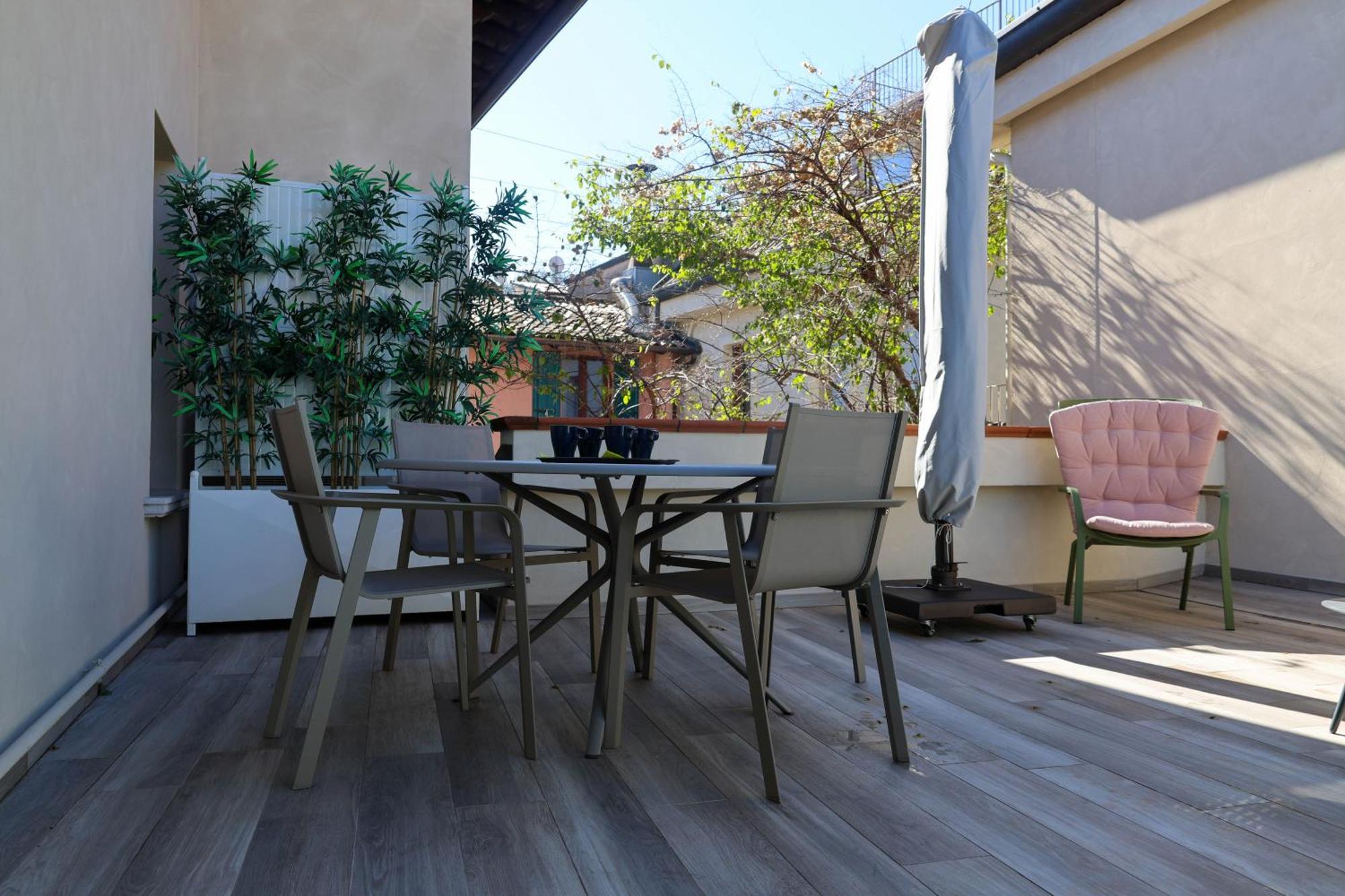 Vicolo Dei Signori Apartment เดเซนซาโนเดลการ์ดา ภายนอก รูปภาพ